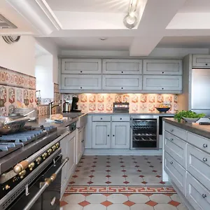 https://chateau-des-demoiselles.fr-provencehotel.com